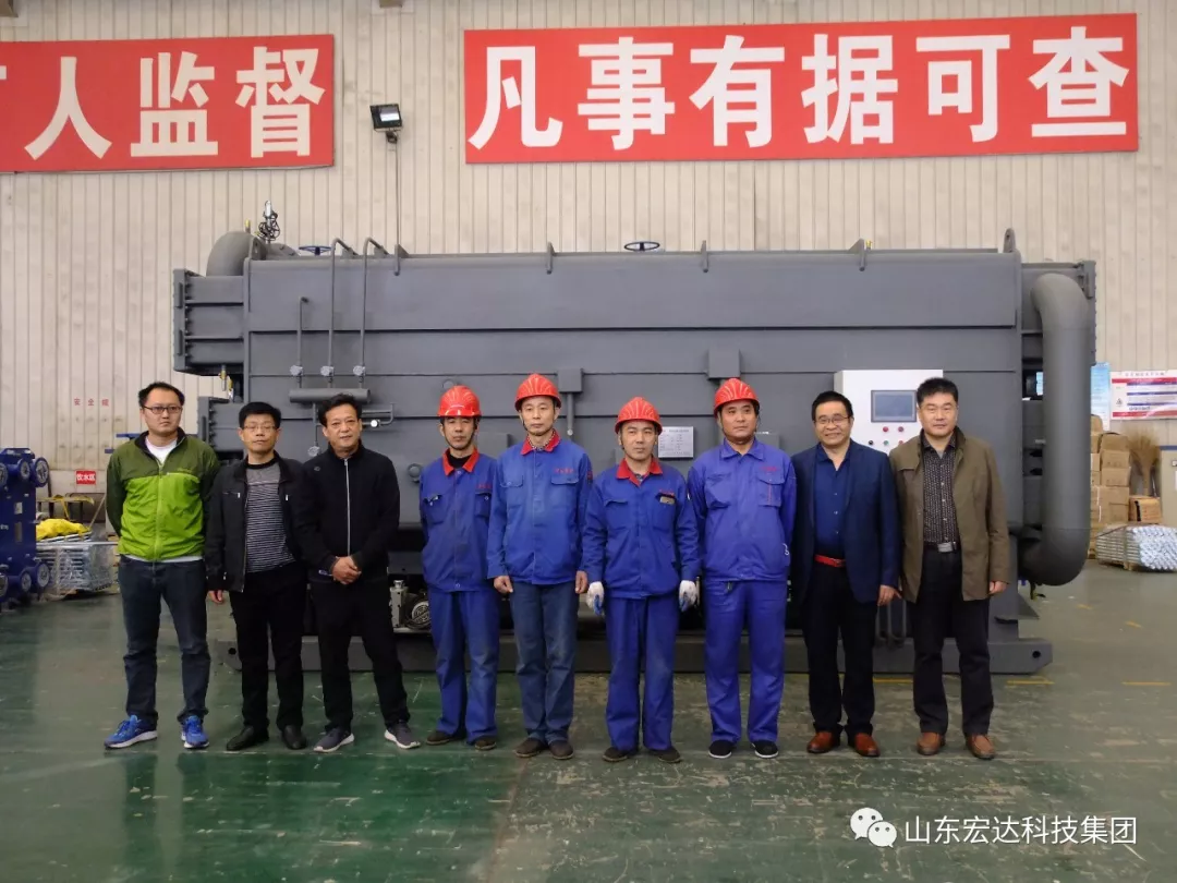 米兰手机版app张总与新产品研制小组合影