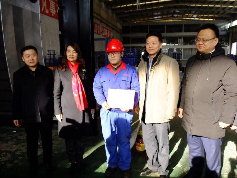 济南市总工会常务副主席傅金峰到米兰手机版app集团走访慰问