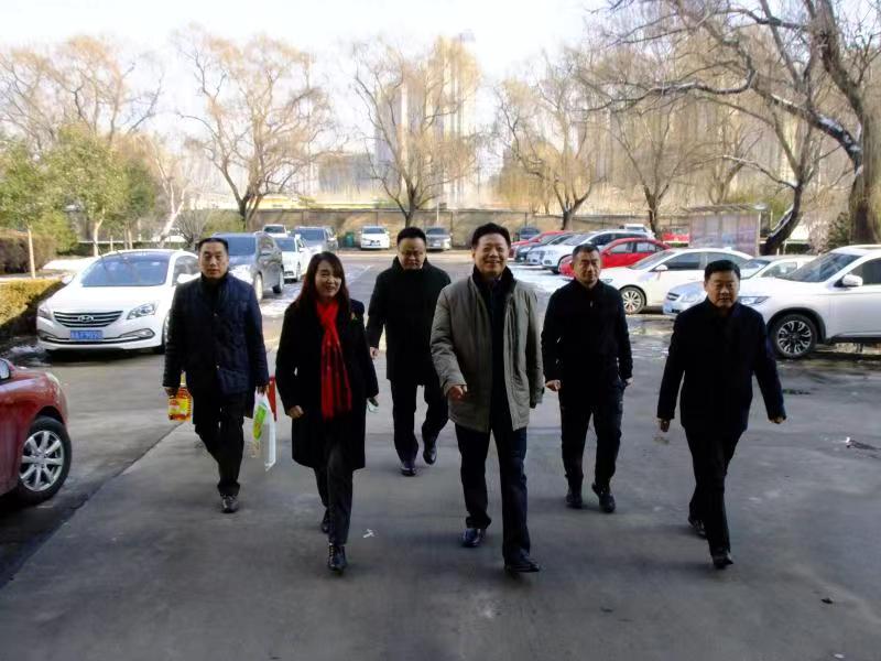 济南市总工会常务副主席傅金峰到米兰手机版app集团走访慰问