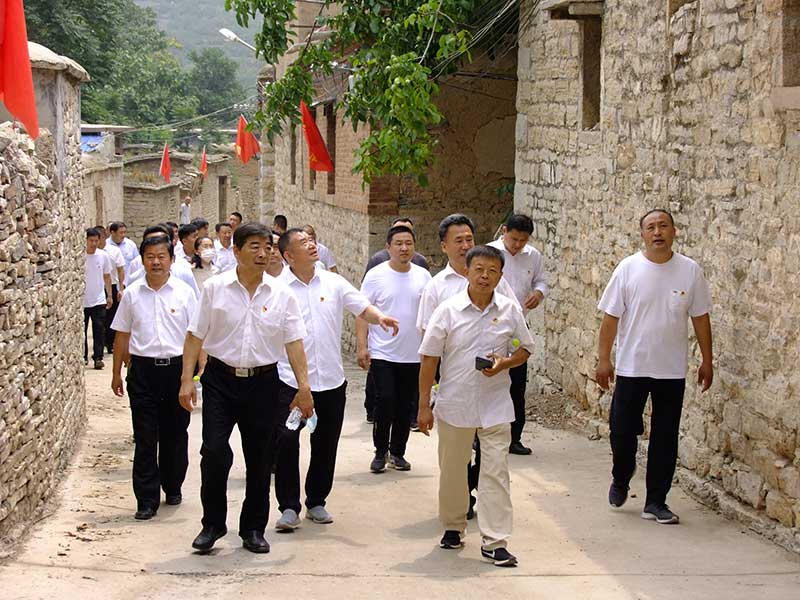 让党旗高高飘扬---米兰手机版app集团党员参观大峰山红色教育基地活动
