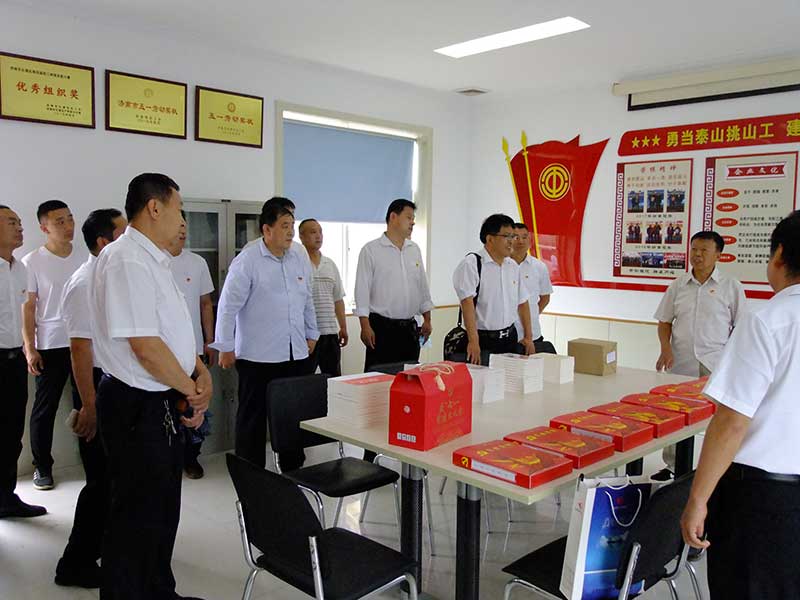 让党旗高高飘扬---米兰手机版app集团党员参观大峰山红色教育基地活动