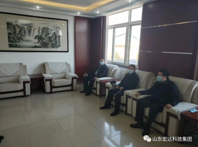 山东米兰手机版app集团副总经理张广义到开发区派出所慰问